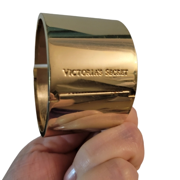 Victoria Secret Studded Studded Bracelet - Picture 2 of 6